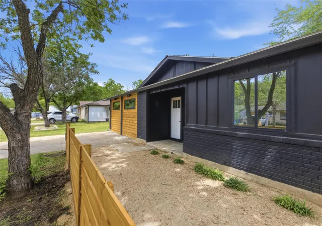 Photo 4 of Sale Pending at 4400 Dovehill Dr, Austin, TX 78744 | MLS# 1146409 | Listing updated on 2026-07-21