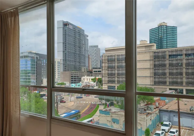3rd image of 1800 Lavaca St #A508, Austin, TX 78701 | MLS# 7373359