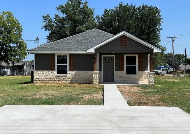 1st image of 709 W Evans St, Hearne, TX 77859 | MLS# 9107694