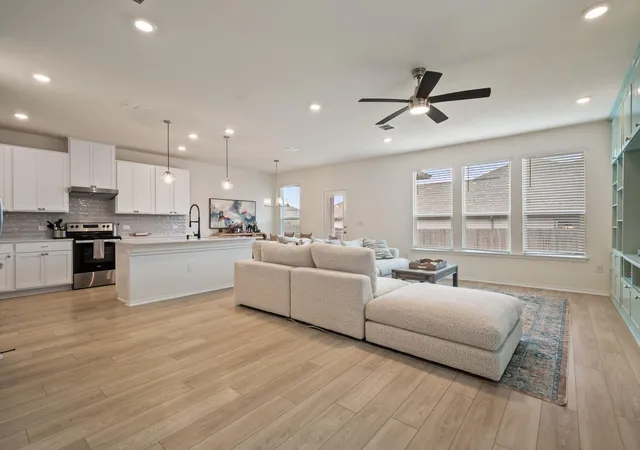 2nd image of 7805 House Finch Dr, Austin, TX 78744 | MLS# 5004856