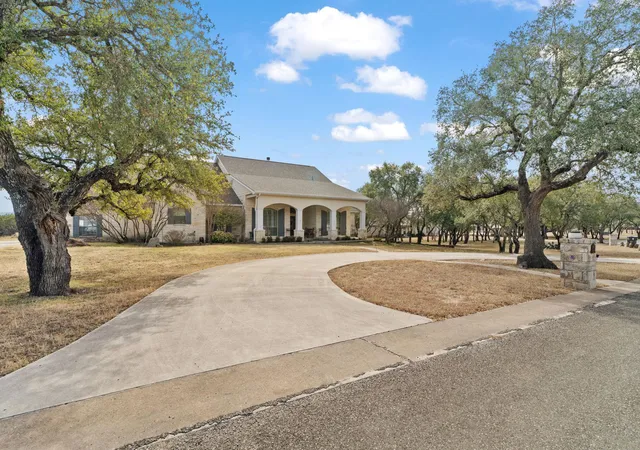 Photo 2 of Single family home for sale at 203 Cir Oaks Dr, Burnet, TX 78611 | MLS# 1898053 | Listing updated on 2026-04-08