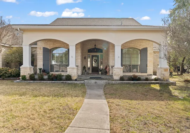 Photo 3 of Single family home for sale at 203 Cir Oaks Dr, Burnet, TX 78611 | MLS# 1898053 | Listing updated on 2026-04-08
