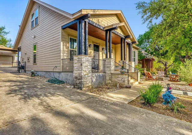 Photo 3 of Single family home for sale at 2913 Chisholm Trl, Austin, TX 78734 | MLS# 7928878 | Listing updated on 2026-04-11