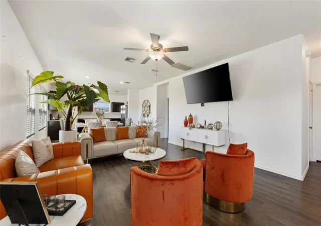 Listing Photo 4 - Condo for sale in building located at 524Th Cir Wy, Jarrell, TX 76537 - Unit #12F