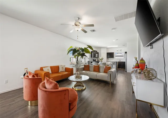 Listing Photo 5 - Condo for sale in building located at 524Th Cir Wy, Jarrell, TX 76537 - Unit #12F