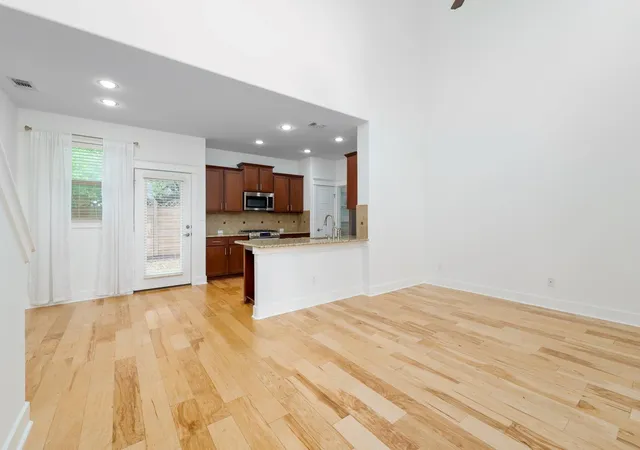 Listing Photo 5 - Condo for sale in building located at 11105 Avery Station Loop, Austin, TX 78717 - Unit #25