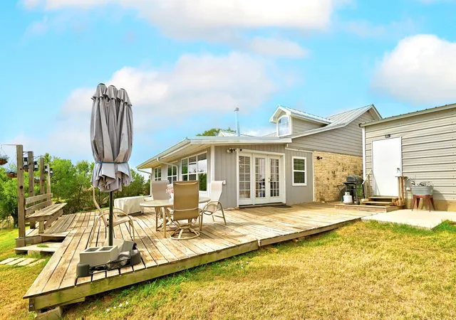 2nd image of 127 Klbj Rd, Smithville, TX 78957 | MLS# 2525054