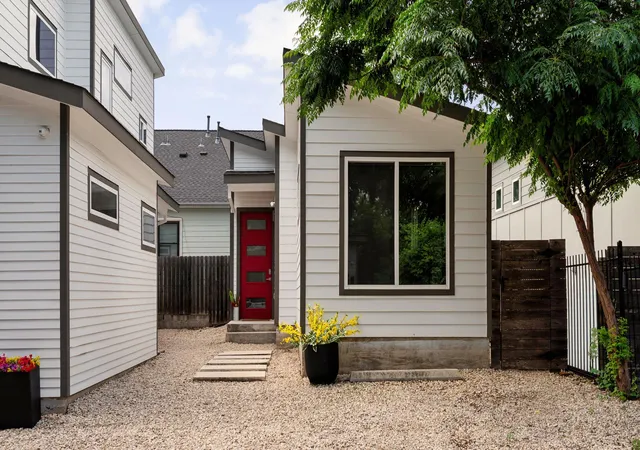 33rd image of 1905 Pennsylvania Ave #A & B, Austin, TX 78702 | MLS# 6227092
