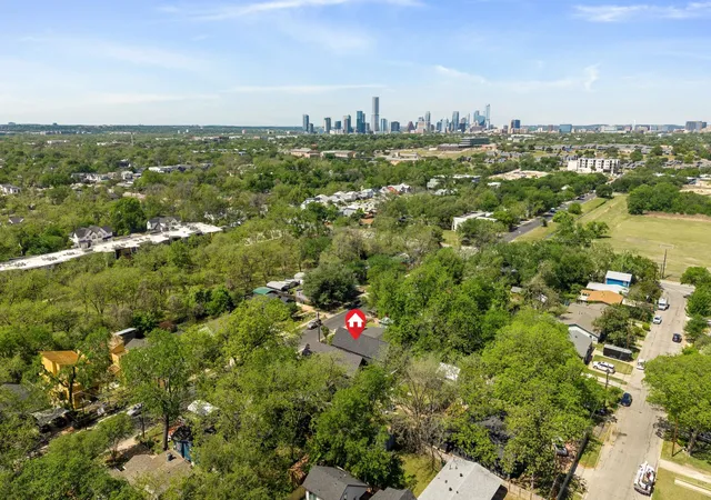 2nd image of 3302 Goodwin Ave, Austin, TX 78702