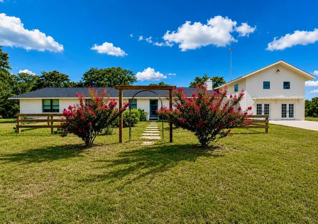 Photo 1 of Single family home for sale at 510 Thousand Oaks Dr, Cedar Creek, TX 78612 | MLS# 9401034 | Listing updated on 2026-09-18