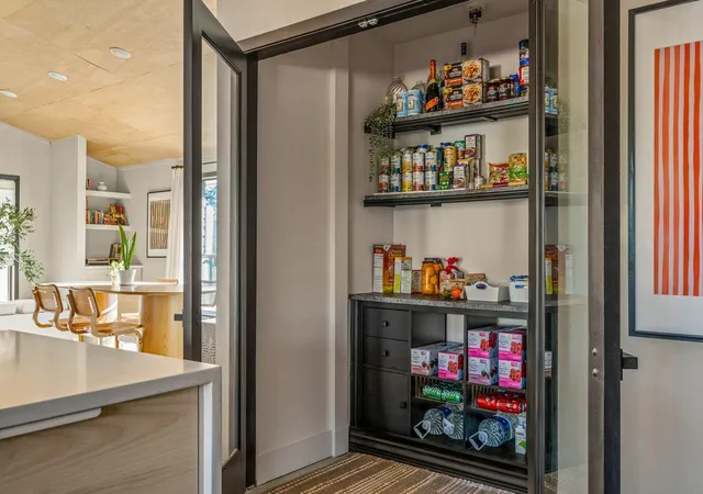 Photo 4 of Single family home for sale at 510 Thousand Oaks Dr, Cedar Creek, TX 78612 | MLS# 9401034 | Listing updated on 2026-09-18