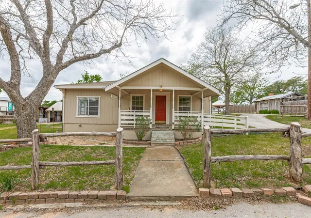Photo 3 of Single family home for sale at 201 Church Hl Ln, Liberty Hill, TX 78642 | MLS# 8089993 | Listing updated on 2026-08-22