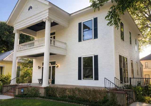1st image of 307 Burleson St, Smithville, TX 78957 | MLS# 4089864