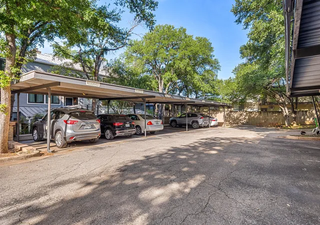 2nd image of 606 W Lynn St, Austin, TX 78703