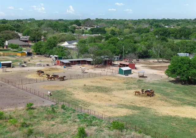 2nd image of 203 Saffle Rd, Waco, TX 76706 | MLS# 7196045
