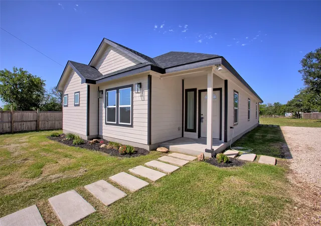 2nd image of 956 S Hwy 304 Hwy, Bastrop, TX 78602 | MLS# 2409785