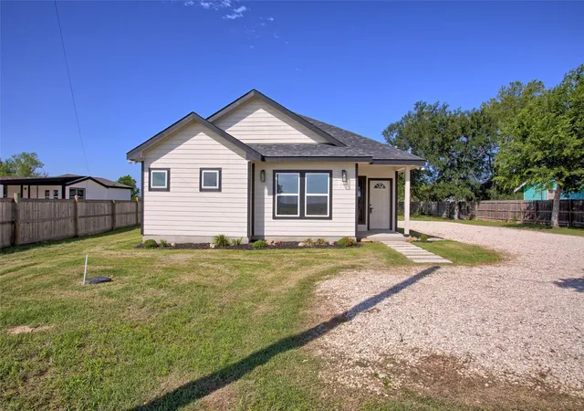 3rd image of 956 S Hwy 304 Hwy, Bastrop, TX 78602 | MLS# 2409785