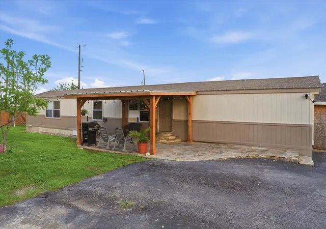 Photo 3 of Single family home for sale at 112 Storm Ct, Kyle, TX 78640 | MLS# 9182488 | Listing updated on 2026-05-09