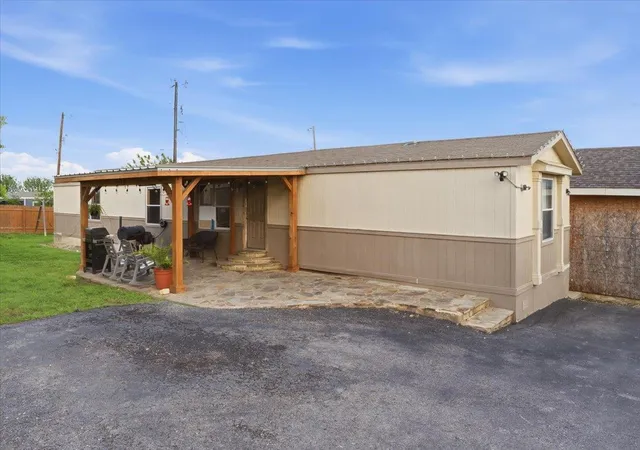 Photo 3 of Single family home for sale at 112 Storm Ct, Kyle, TX 78640 | MLS# 9182488 | Listing updated on 2026-05-09