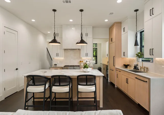 Photo 4 of Single family home for sale at 212 Fletcher St, Austin, TX 78704 | MLS# 2669614 | Listing updated on 2026-09-09