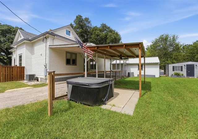 40th image of 604 Saint Michael St, Gonzales, TX 78629 | MLS# 3016606