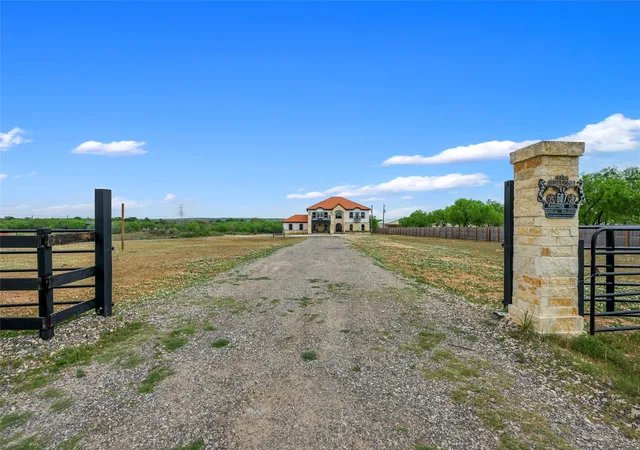 Photo 3 of Single family home for sale at 507 Rawhide Rd, Seguin, TX 78155 | MLS# 1344406 | Listing updated on 2026-08-26
