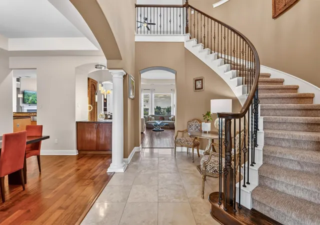 Photo 4 of Sale Pending at 2000 Rio Mesa Dr, Austin, TX 78732 | MLS# 1740221 | Listing updated on 2026-09-02