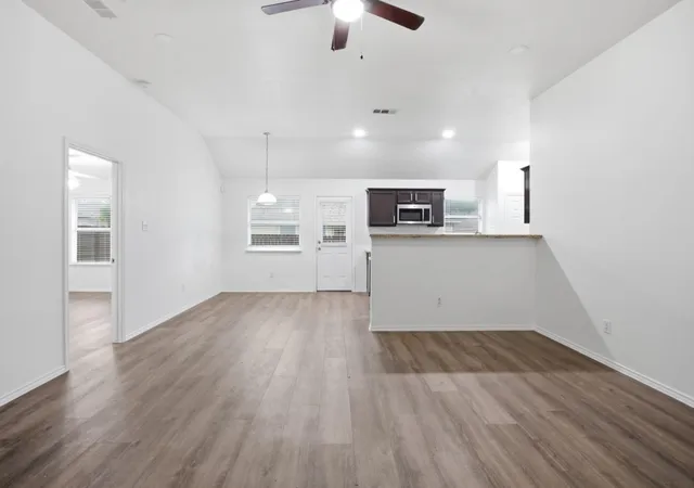 Photo 4 of Single family home for sale at 101 Soapstone Dr, Jarrell, TX 76537 | MLS# 5636353 | Listing updated on 2026-09-19