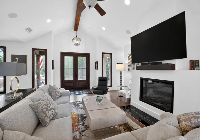 Photo 3 of Sale Pending at 270 Rambling Oaks Dr, Wimberley, TX 78676 | MLS# 6572032 | Listing updated on 2026-08-19