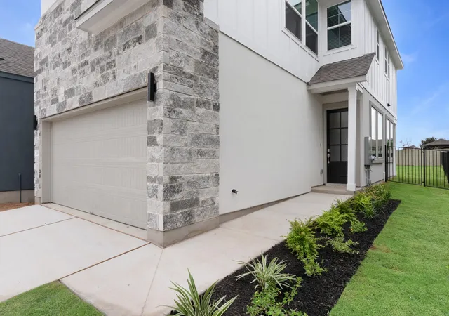Photo 3 of Single family home for sale at 215 Flora Springs Cv, Liberty Hill, TX 78642 | MLS# 6566301 | Listing updated on 2026-10-07
