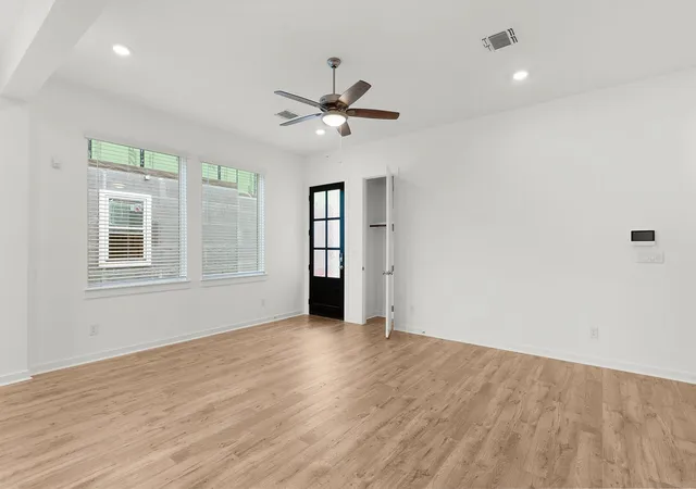 Photo 3 of Single family home for sale at 215 Flora Springs Cv, Liberty Hill, TX 78642 | MLS# 6566301 | Listing updated on 2026-10-27