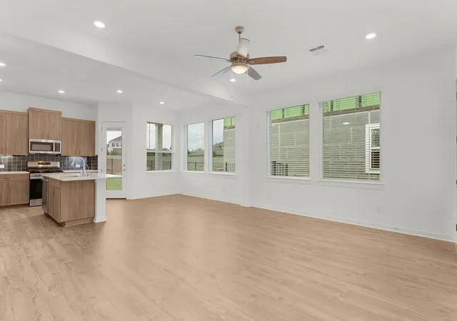 Photo 4 of Single family home for sale at 215 Flora Springs Cv, Liberty Hill, TX 78642 | MLS# 6566301 | Listing updated on 2026-10-27