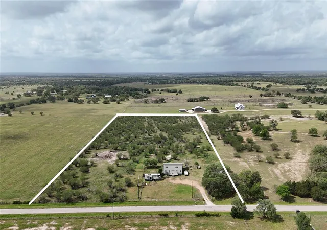Homes for sale in Giddings, TX | 3210 County Road 226, Giddings, TX 78942 | MLS# 1642725