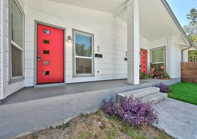 Photo 3 of House for sale at 2403 La Casa Dr, Austin, TX 78704 | MLS# 6766237 | Listing updated on 2026-07-27