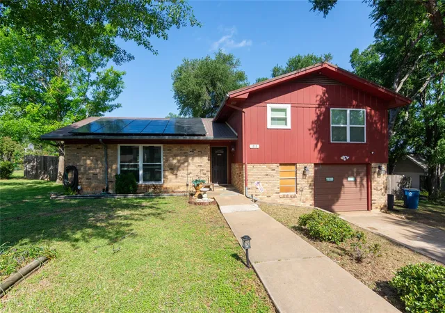2nd image of 1212 Lake Terrace Dr, Elgin, TX 78621 | MLS# 1877933
