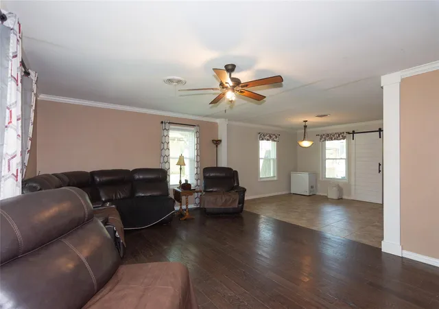 4th image of 1212 Lake Terrace Dr, Elgin, TX 78621 | MLS# 1877933