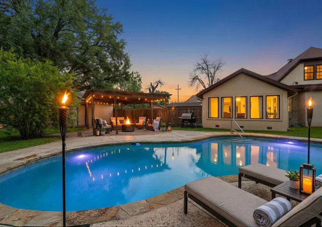 4th image of 300 Mills St, Smithville, TX 78957 | MLS# 5577670