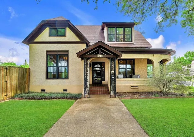 24th image of 300 Mills St, Smithville, TX 78957 | MLS# 5577670