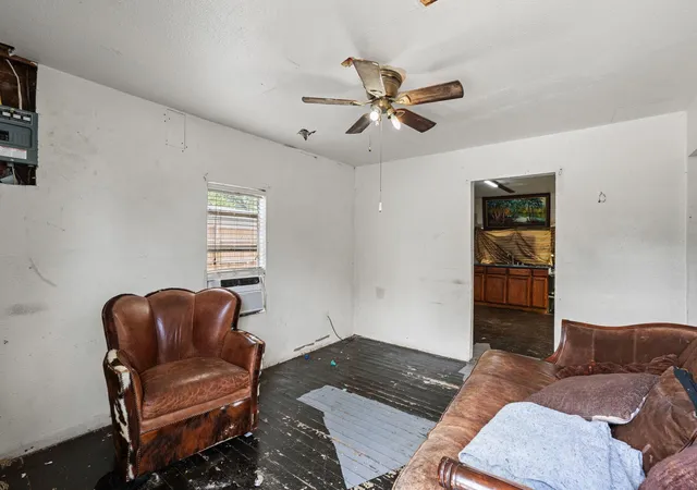 Photo 3 of Sale Pending at 1130 Gravel St, San Marcos, TX 78666 | MLS# 4556895 | Listing updated on 2026-06-23