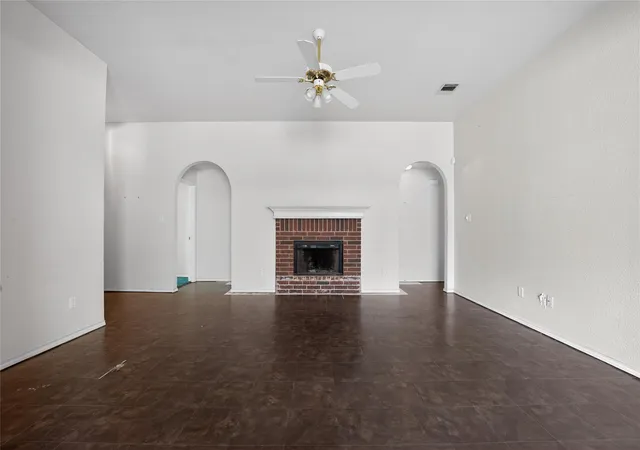 Homes for sale in Luling, TX | 152 Eagle Dr, Luling, TX 78648 | MLS# 5188071