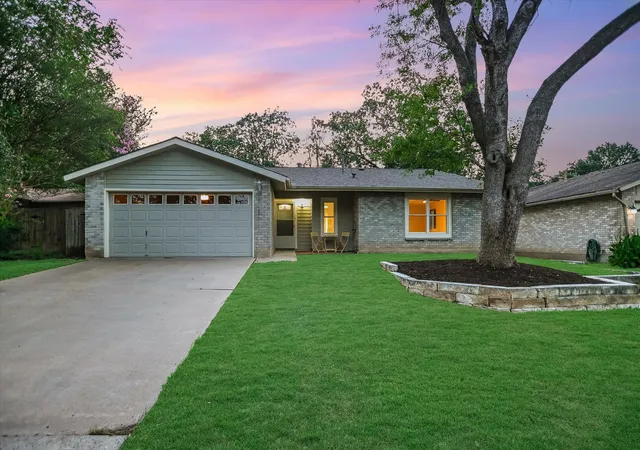 Photo 1 of Single family home for sale at 6906 Moonmont Dr, Austin, TX 78745 | MLS# 9199056 | Listing updated on 2026-10-19