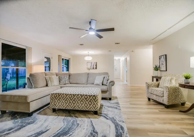 Photo 4 of Single family home for sale at 6906 Moonmont Dr, Austin, TX 78745 | MLS# 9199056 | Listing updated on 2026-10-19