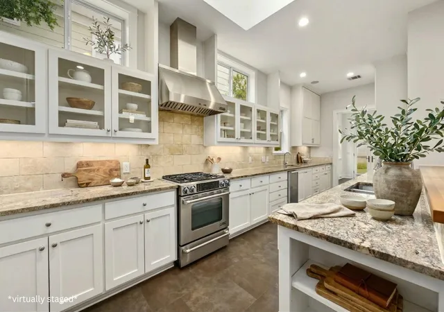 Listing Photo 4 - Condo for sale in building located at 1205 Norwalk Ln, Austin, TX 78703 - Unit #D