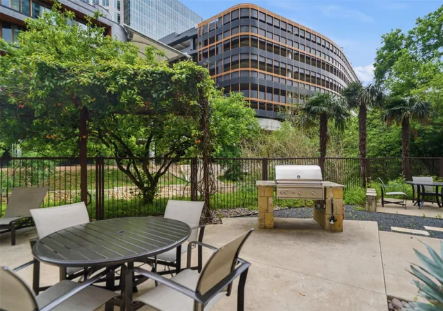 2nd image of 800 W 5Th St, Austin, TX 78703