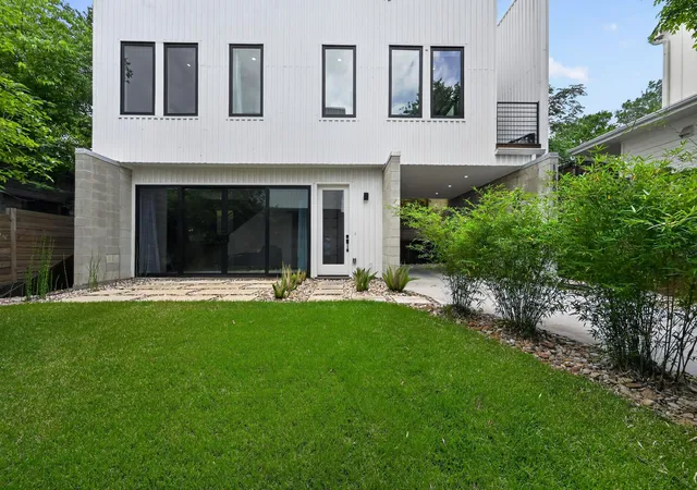 3rd image of 1206 Luna St #2, Austin, TX 78721 | MLS# 4910383