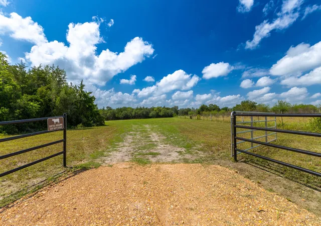 Homes for sale in Flatonia, TX | 1910 (tract #1) Baca Loop, Flatonia, TX 78941 | MLS# 8044807
