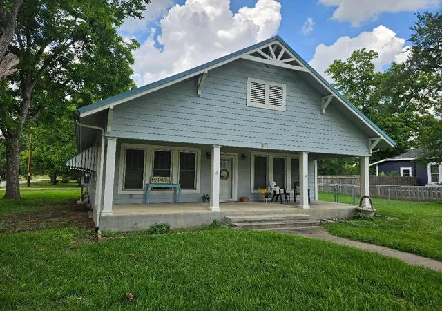 1st image of 611 N Main St, Elgin, TX 78621 | MLS# 6601258
