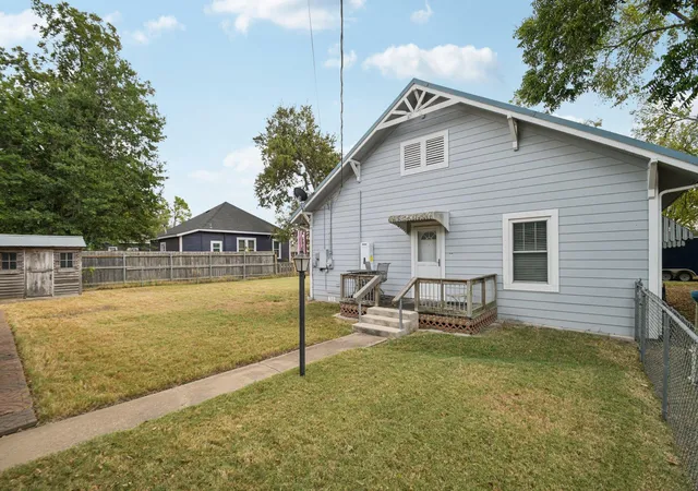 26th image of 611 N Main St, Elgin, TX 78621 | MLS# 6601258