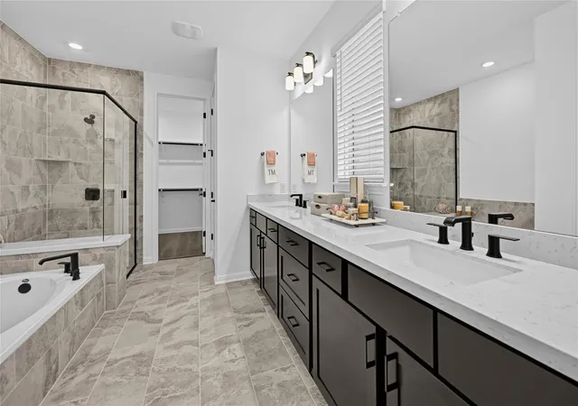 Photo 2 of Single family home for sale at 121 Amber Oak Ln, Georgetown, TX 78628 | MLS# 4022626 | Listing updated on 2026-10-08