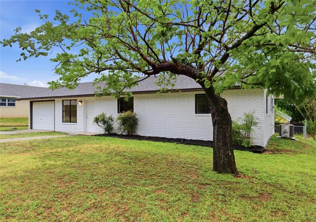 Homes for sale in Kingsland, TX | 1841 Twin Oaks, Kingsland, TX 78639 | MLS# 1427322
